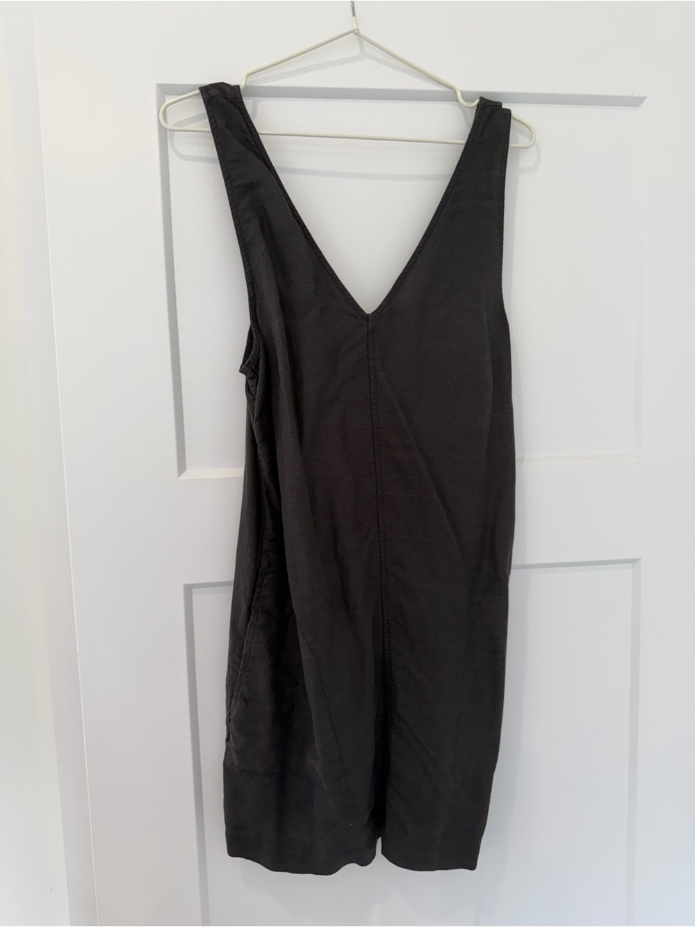 Wilfred Black Linen Sleeveless V-Neck Mini Dress